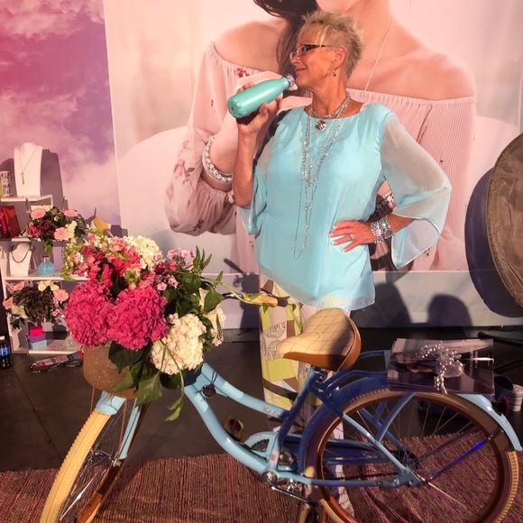 Womens Jewelry and Accessories Boutique - Picture 7 of 16